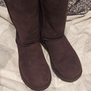 Brown tall UGG boats